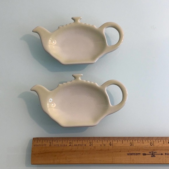 Le Creuset Dining Le Creuset Dune Tea Bag Holder Mini Plate Set Of 2 Euc Poshmark